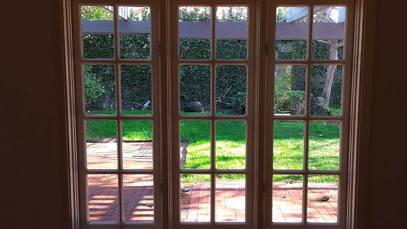 Picture of window after window cleaning in Mission Viejo by Blue Coast Window Cleaning service.